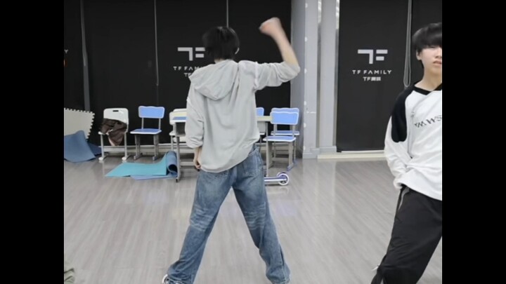 陈奕恒跳舞太好看啦