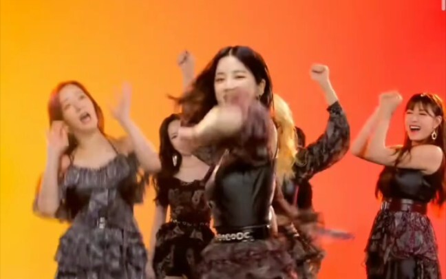 【Apink】Dance Relay | Be Sure to Watch Until the End—There's a Comedian in There!