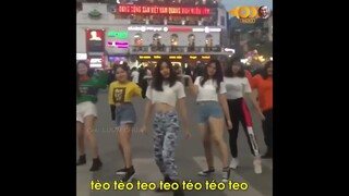 Chiếc loa chạy bằng cơm xịn nhất phố đi bộ =))