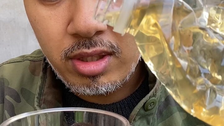 A netizen’s homemade yellow wine—its taste is just… hard to describe.