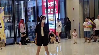 Ouye danced to LINK CLICK's title song Surprising Click on the dance floor