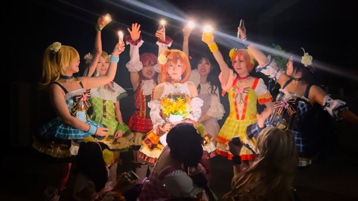 Ketika Anda memiliki sekelompok saudara dan teman untuk menemani Anda cosplay di hari ulang tahun An