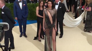 Thời trang|Met Gala|Tạo hình tuyệt đẹp của siêu mẫu trên thảm đỏ