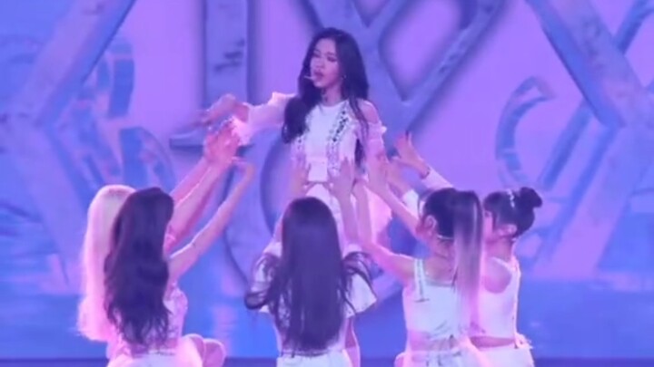 ท่าเต้นแบบดั่งดวงดาวล้อมจันทร์ที่ไม่เคยขาดหายในฟู่อู่