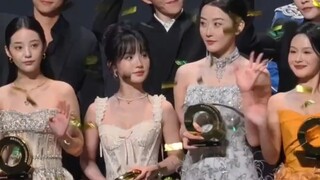 صور جماعية للنجمين والنجمات في عالم الدراما القصيرة، من تختار؟ #شو يي تشن #هان يو تونغ #ما شياو يو #