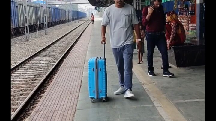 आज फिर आकेले हो गया