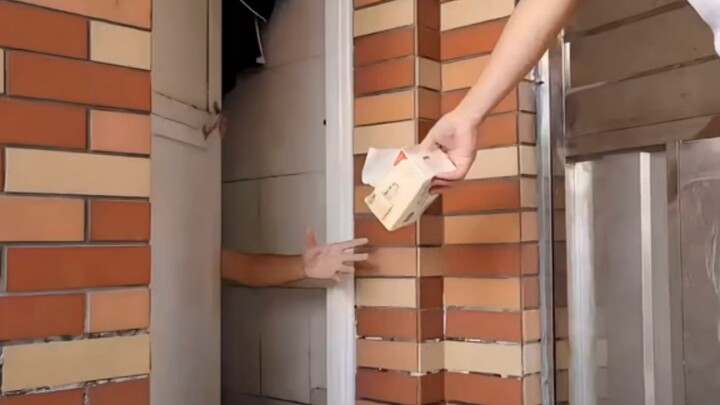 来自网友投稿的厕所的救赎，欢迎投稿玻璃心慎重