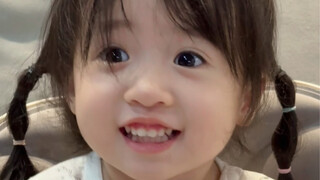 过了两岁是不一样嘞 会顶嘴 会端水 还会表达情绪了。。