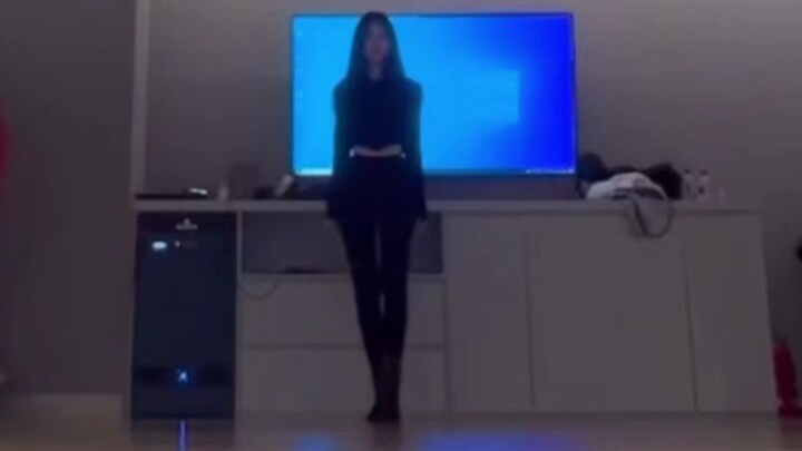 【Fang Zhiwen】At 18, She Snatched Hybe’s Monthly Ranking No. 1 with a Stunning High-Heel Dance!