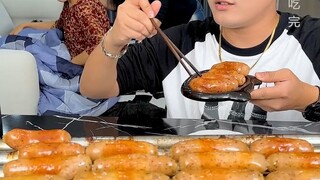 #نقانق مشوية اليوم مع أمي نفاجئ بين بين ونجعله يفكر فقط في الأكل اللذيذ كل يوم #روتين الزوجين في تنا