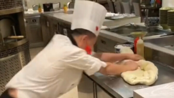 Quán mì có doanh thu tốt nhất trong bán kính mười dặm, quả nhiên là nơi ẩn giấu nhiều cao thủ.