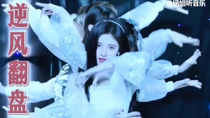 Cúc Tịnh Y: Cô là nữ idol hoàn hảo nhất của showbiz Trung Quốc, 12 năm debut chưa từng dính scandal,