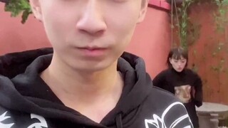 首先她的学习态度我是认可的，其次她的学习能力真的挺不错，我给她一张S卡