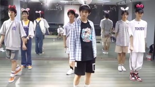 【Lin Mo】《one more time》 tarian grup cewek 【TWICE】 mashup panggung ganda, super imut!