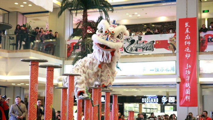 Rưng rưng nước mắt! Cảnh chiếu phim “Hùng Sư Thiếu Niên” với màn múa lân cực cháy của sinh viên ngoà