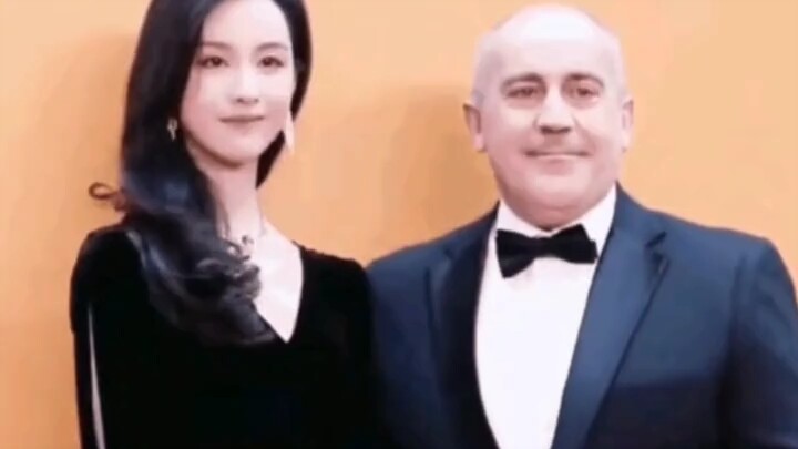 Chen Duling Refuses to Let a Capital Tycoon Put His Arm Around Her Waist and Gets Marginalized