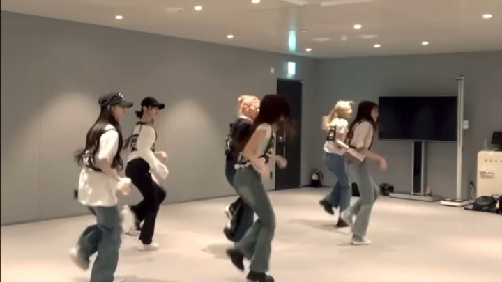 泡练习室磨出来的齐舞 我们Hearts2Hearts真的辛苦了…