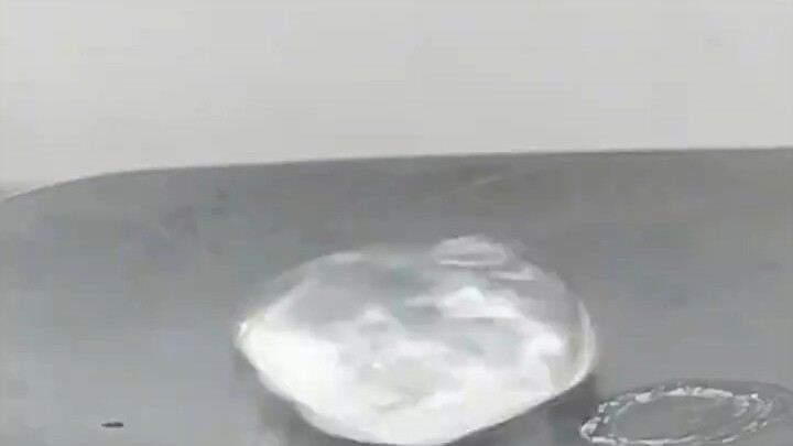 Một giọt nước biển sau khi được nướng khô