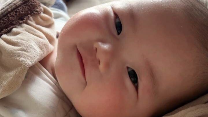 Xong rồi, đã thông minh lên rồi, mới vài tháng mà đã có ý thức rồi!