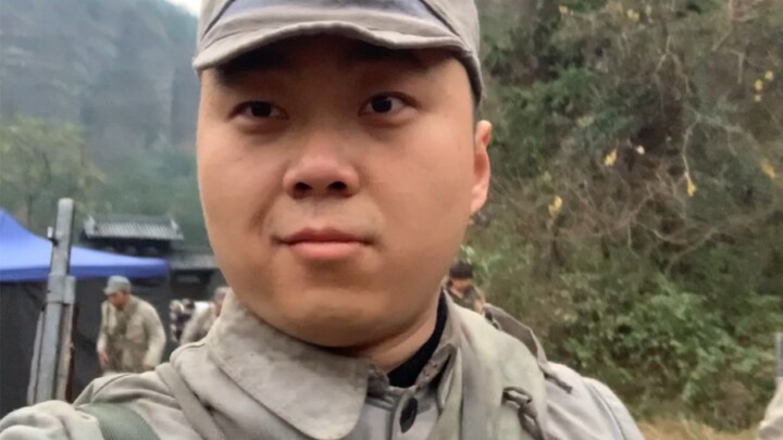 导演：穿帮了…哈哈哈