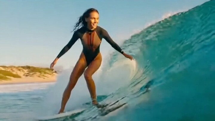 🏄‍♀️ AI女孩的海边冲浪｜阳光、海浪与自由的夏日时光 🌊