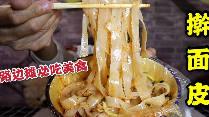 Khám phá món mì cán 6 tệ ở hàng quán vỉa hè Cam Túc: Người dân địa phương ai cũng bảo đây là ngon nh