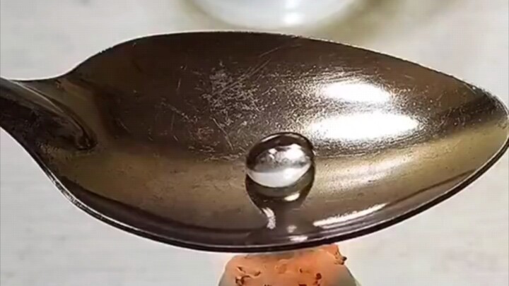 Nước: Nóng quá nóng quá 😂