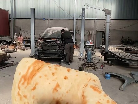 Trời xanh trong, cỏ thu thơm, cho một cái bánh mì lớn nào! Một cái bánh mì cuộn đủ loại rau củ ở chợ