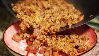 Goreng Kering! Nasi Goreng Telur Dengan Steak Dan Paprika Yang Enak!