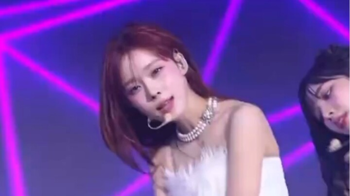 【aespa】This is the first time I've seen Dongyou play so hard on stage. You two should be careful abo