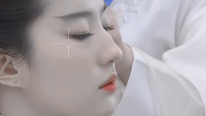 Xin lỗi, tất cả các nhân vật của cô ấy đều tuyệt đẹp.
