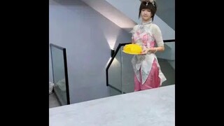 两个小孩偷吃面包！会被妈妈发现吗？#斗罗大陆 #唐舞桐与唐老六 #小舞 #唐舞桐 #唐三 #唐老六