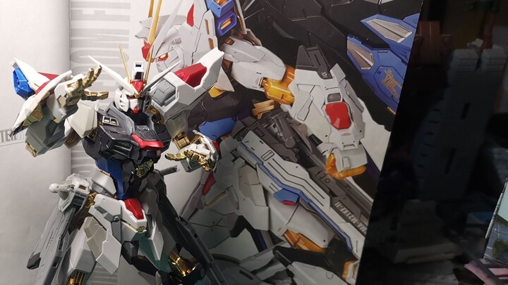 Kombo Kaki Gundam Kebebasan Serangan Gaya Taipan MB