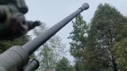 Ngomong apa aja, pake meriam aja udah cukup—hujan buatan!