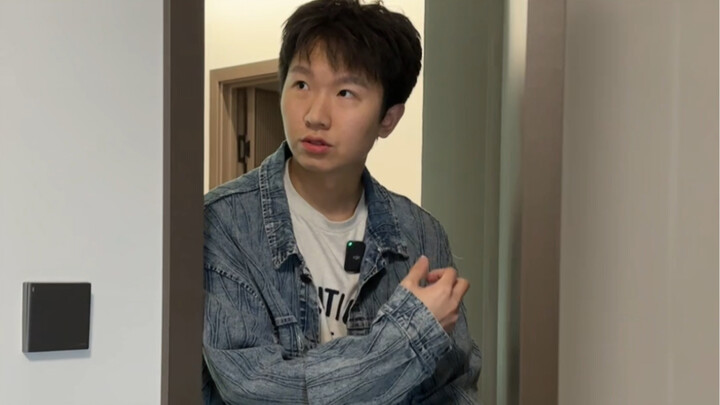 هذا الزميل الأكبر يبدو مألوفًا بعض الشيء.