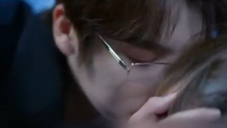 Kutukan itu mengubahnya menjadi seekor anak anjing, tetapi dia mengalami kisah manis