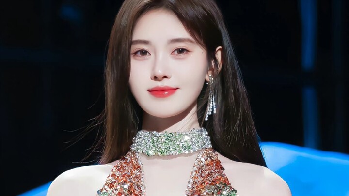 【จูจิ้งอี】นี่แหละใช่ไหมที่เรียกว่าแค่โชว์หน้าก็ดังทั่วโซเชียล! บอกเลยว่าหน้านี้ใครเห็นก็ต้องอยากถ่าย