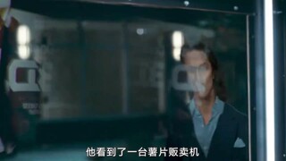 男人的腰比A4纸还要薄，遛狗时风一吹被狗溜