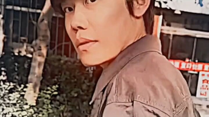 “Có phải cậu lén hút thuốc không?”