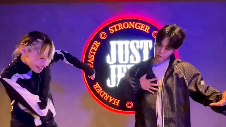 Tantangan dari seorang master sungguhan telah tiba! YOUNGJ & BADA LEE menari lagu “SMOKE”