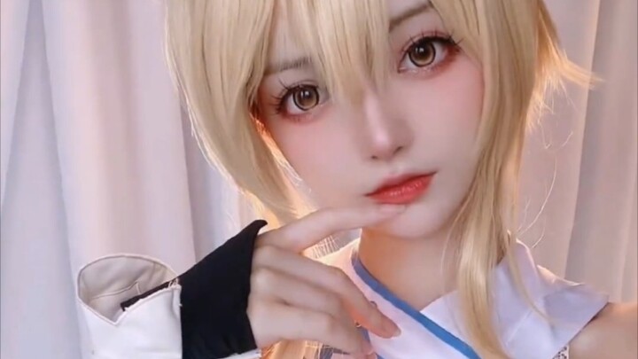 “Đồ ngốc lớn! Anh có thể hôn ngón chân của em không?”