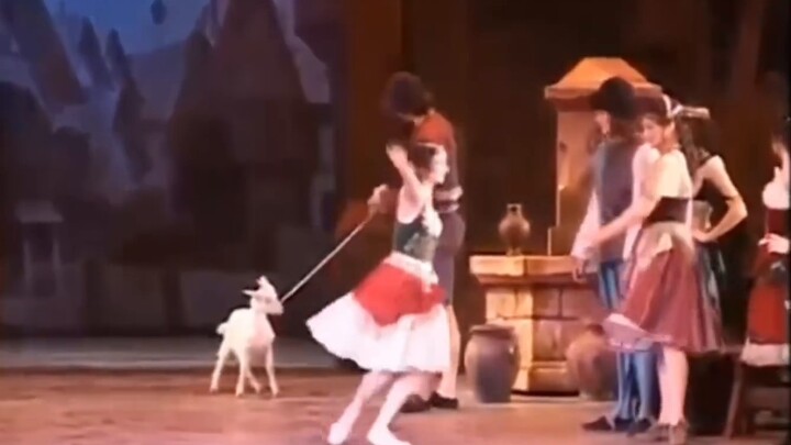 [Balet][Teater Bolshoi] Esmeralda penuh dengan domba-domba pemberontak, yang juga dikenal sebagai he