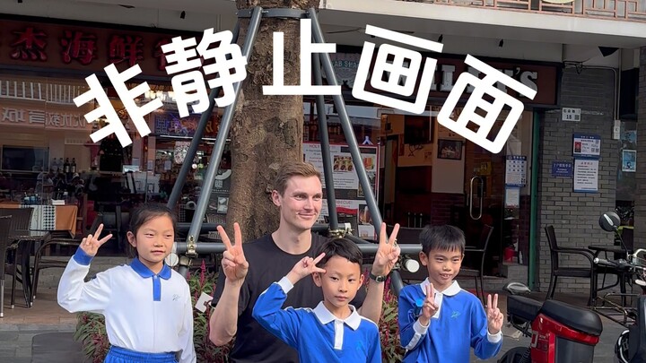 Viktor Axelsen in a casual badminton match in Shenzhen