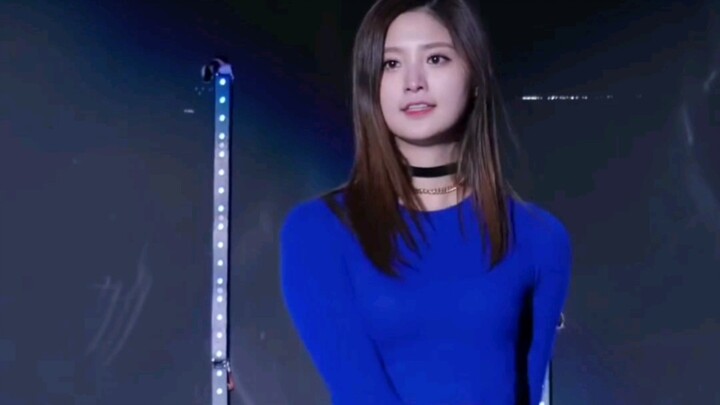 Đôi chân của Junghwa cũng không tệ.
