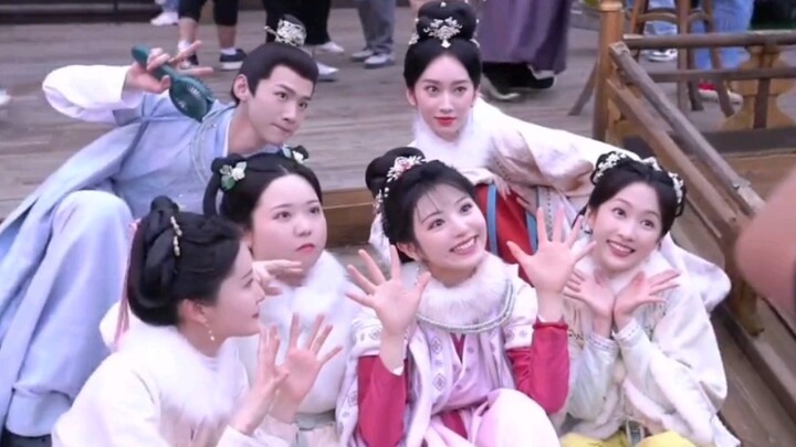 [Youth With You] The behind-the-scenes clips are so much fun, hahaha— I seriously suspect Xiao Bai w