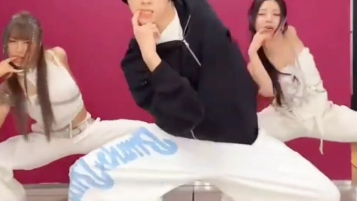 Seberapa menariknya idol laki-laki yang dengan percaya diri menari tarian girl group