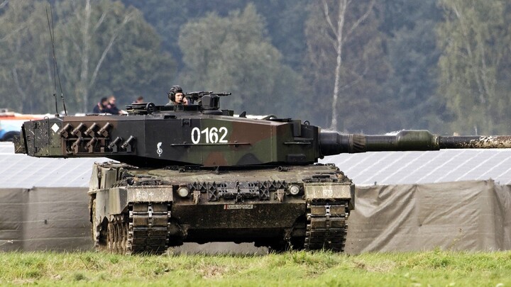 Nếu mình biến thành Leopard 2A7, em vẫn sẽ thích anh chứ?