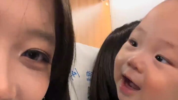 เด็กน้อยน่ารักที่พบบนรถไฟความเร็วสูง ใจฉันแทบละลาย!