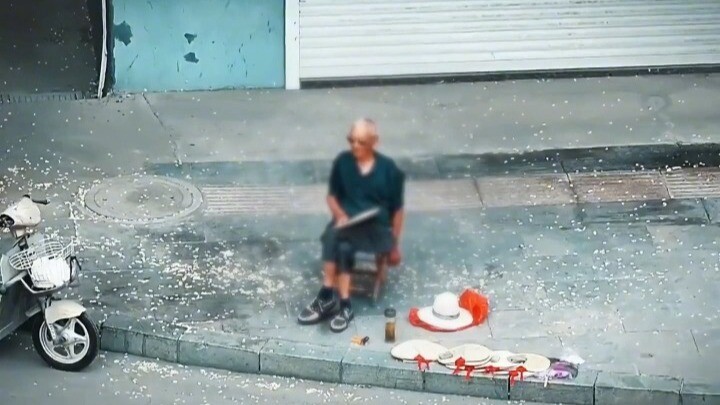 Guru Nakal Menangis Diam-Diam di Pemakaman Shelby