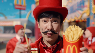 ماساتو ساكاي في إعلان ماكدونالدز: ستُخفض أسعار البطاطس المقلية في جميع أنحاء اليابان